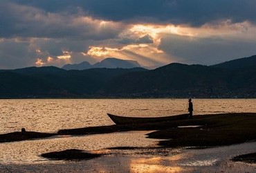 昆池岩在线观看